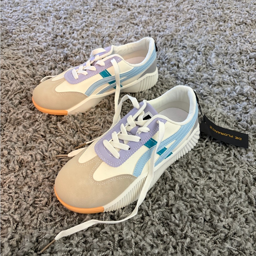 De Florance Cloudea Women’s Sneaker (Size 8)